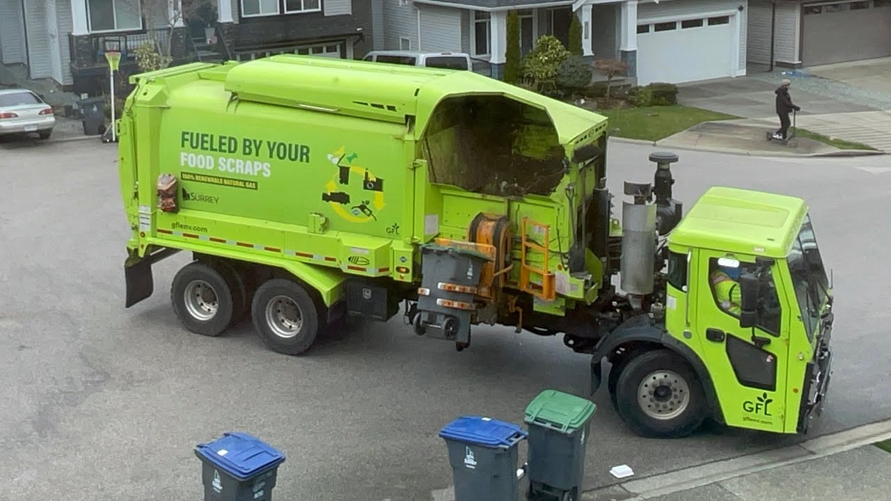 GFL 833112 Mack LR Labrie automizer slamming on yard waste