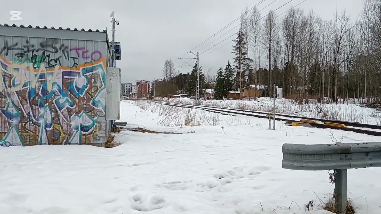 Sr2 3239+Dr19 2855 VET 11855 Ohittaa nummelan kuoppanummen Tasoristeyksen. 