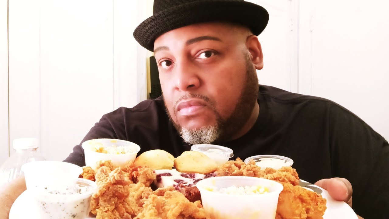 MUKBANG - HONEY BUTTER FRIED CHICKEN!! TWO MINI MEALS & A KICK-ASS BLACKBERRY BUTTERMILK PIE!!😋😋😋😋