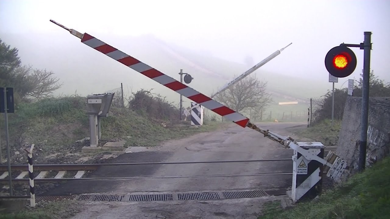 Spoorwegovergang Oschiri (I) // Railroad crossing // Passaggio a livello
