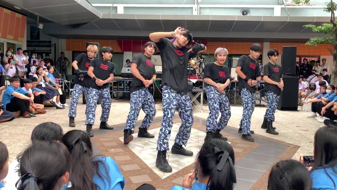 [K-POP IN PUBLIC][On stage] Thanxx + 90s love cover by THE MAKZ from Thailand