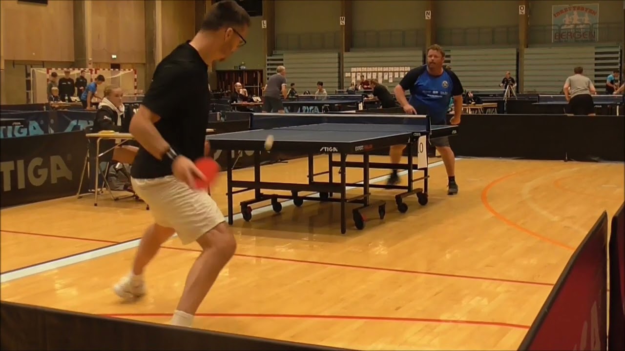 Erik Steinsb&oslash;, Stord BTK mot  Henning Pedersen, Figgjo IL bordtennis 9. oktober 2022