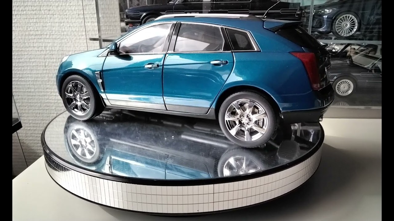 1 18 Cadillac SRX Bleu n°   Of   KYOSHO