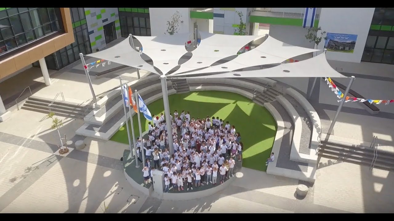 ילדי בית הספר אריאל שרון מבצעים ״שבט אחים ואחיות״