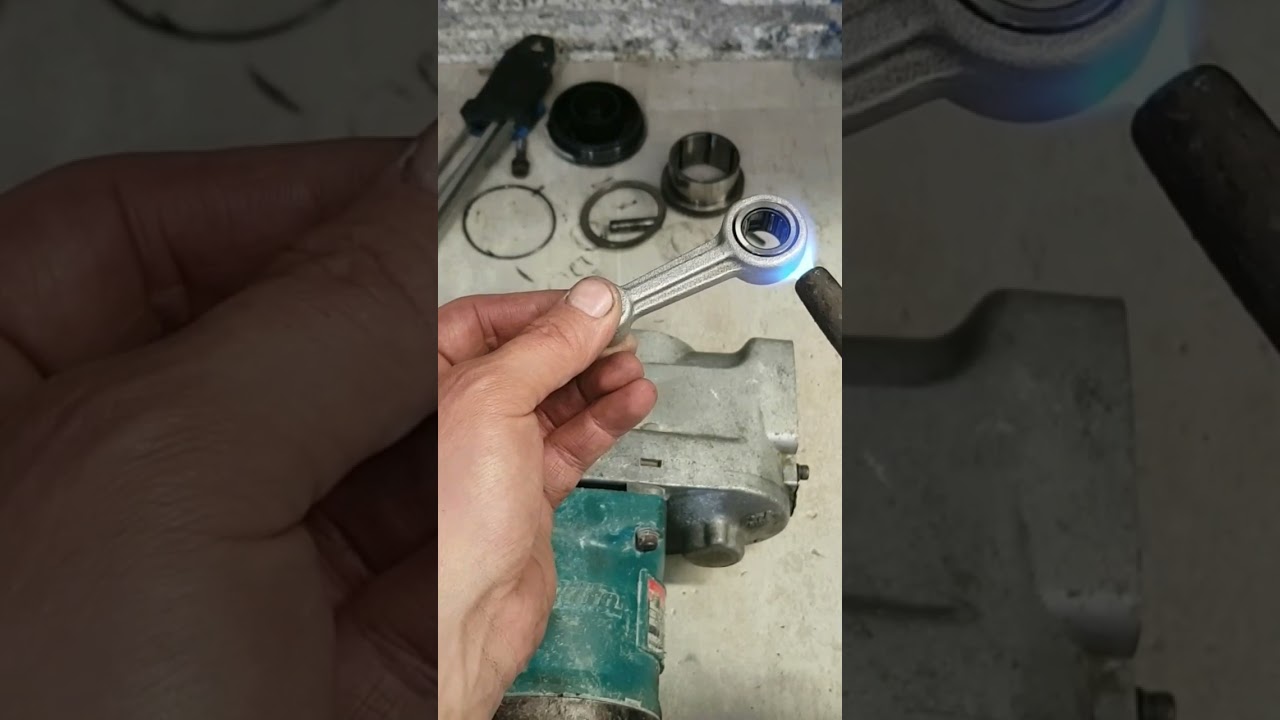 Changing a Needle bearing on a conrod. #satifying #smooth #repair #tools #piston #mechanic #bearing