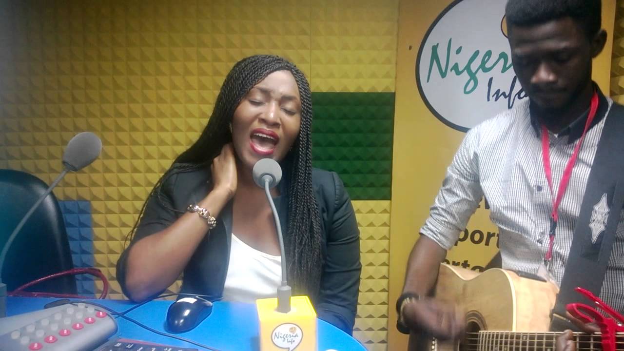 @Rubygyang and @Phrancerocks do the mash up on #FridayNightUnplugged singing AMAZING GRACE
