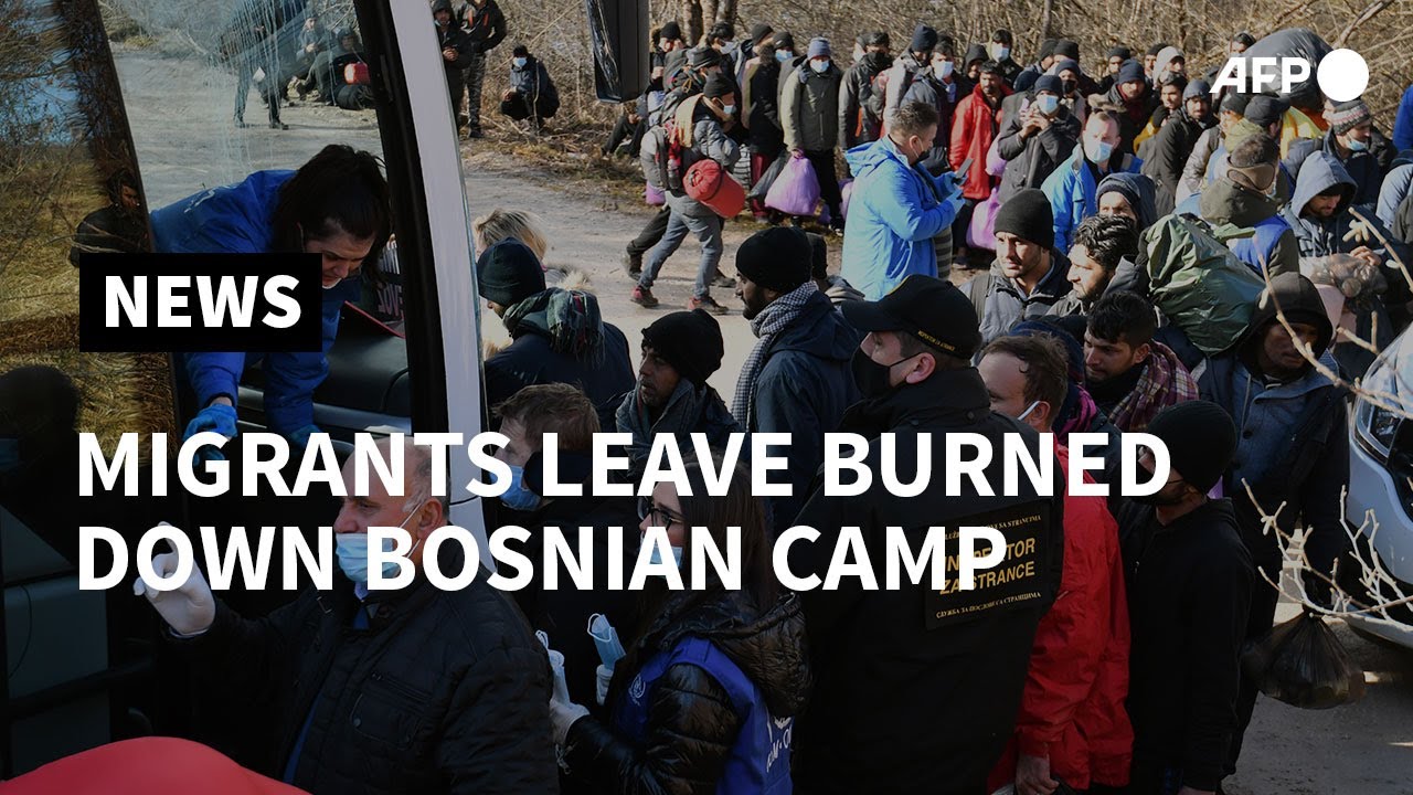 Bosnia: Migrants leave burned down Lipa camp in freezing cold | AFP