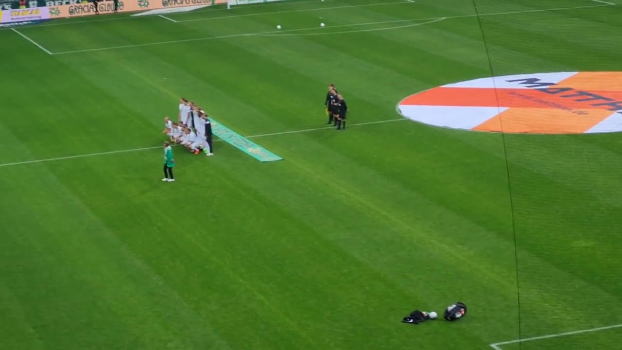 Abschiedspiel Pizarro Mannschafts Einlauf