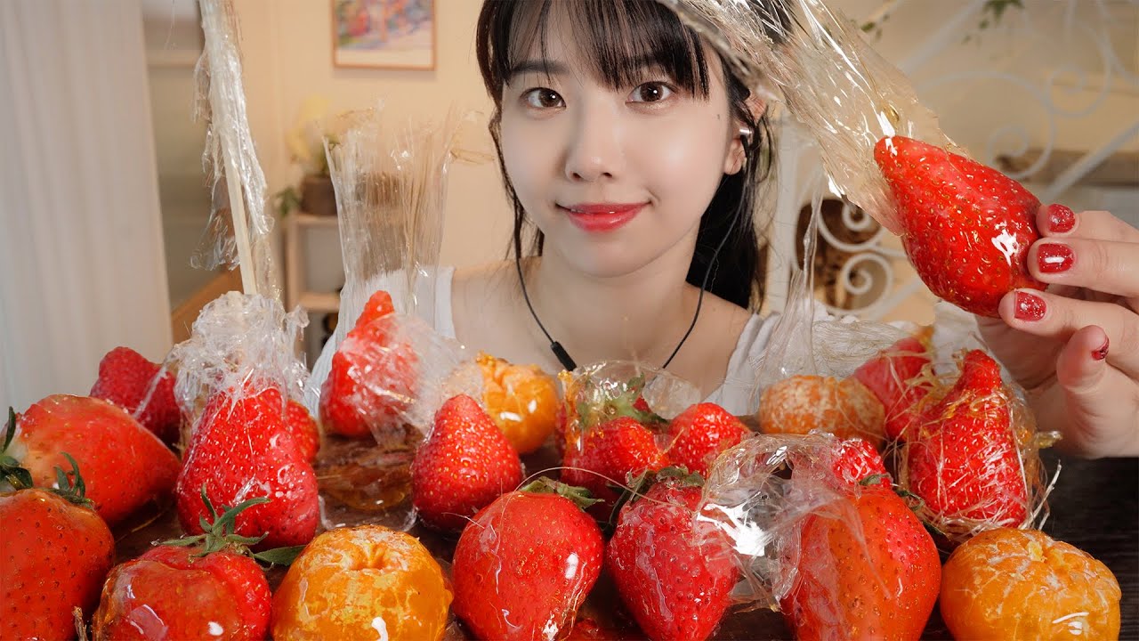 ASMR Homemade Tanghulu Wrapped in Sugar Plastic Wrap asmr Eating Sound MUKBANG ASMR
