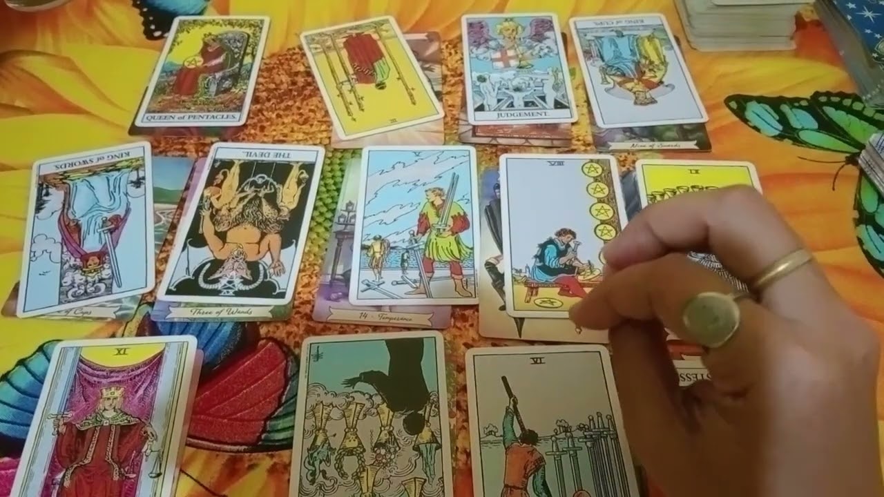 BAKIT KA PINAG UUSAPAN KAHIT WALA KANG GINAGAWA |COLLECTIVE READING 