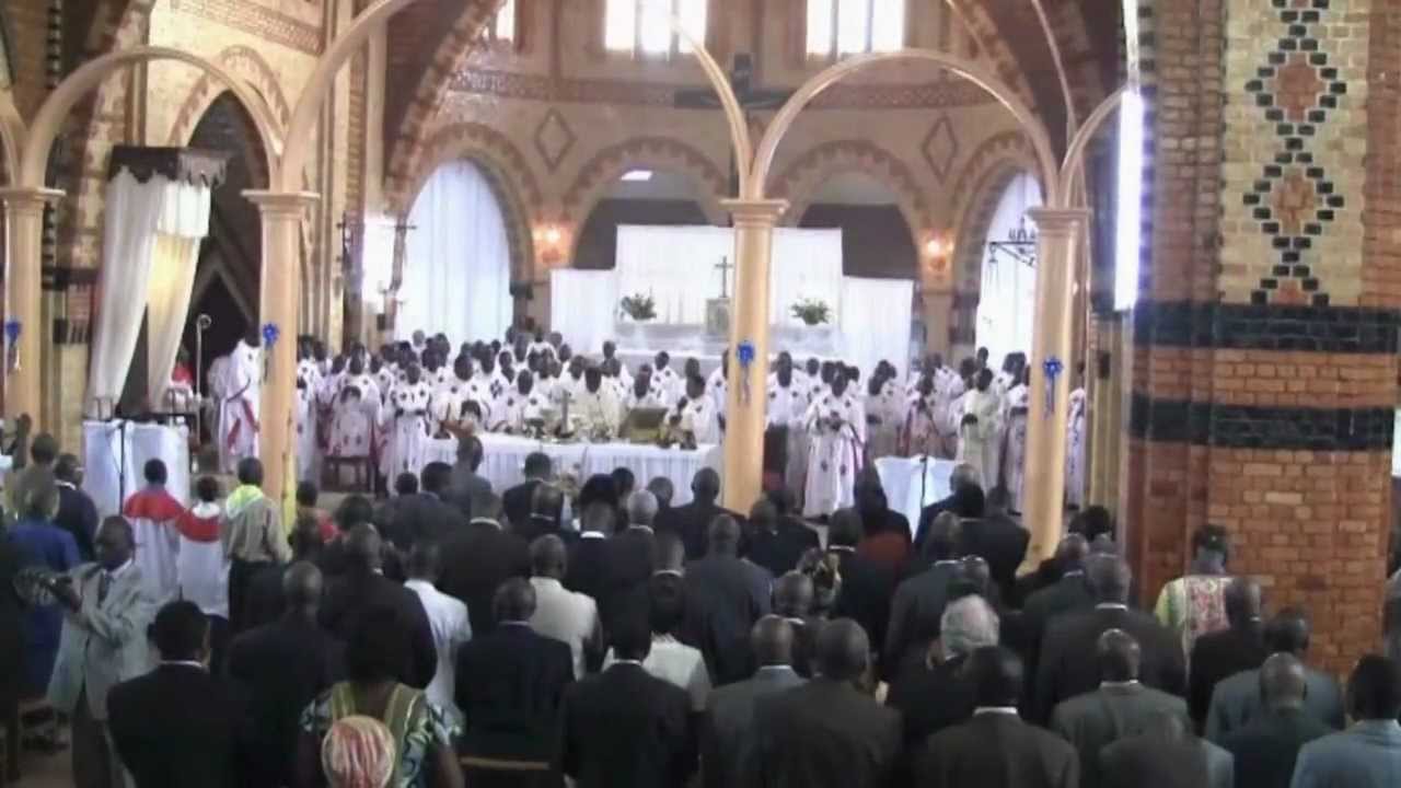 Cathédrale Kisantu, 07 Eucharistie.mp4