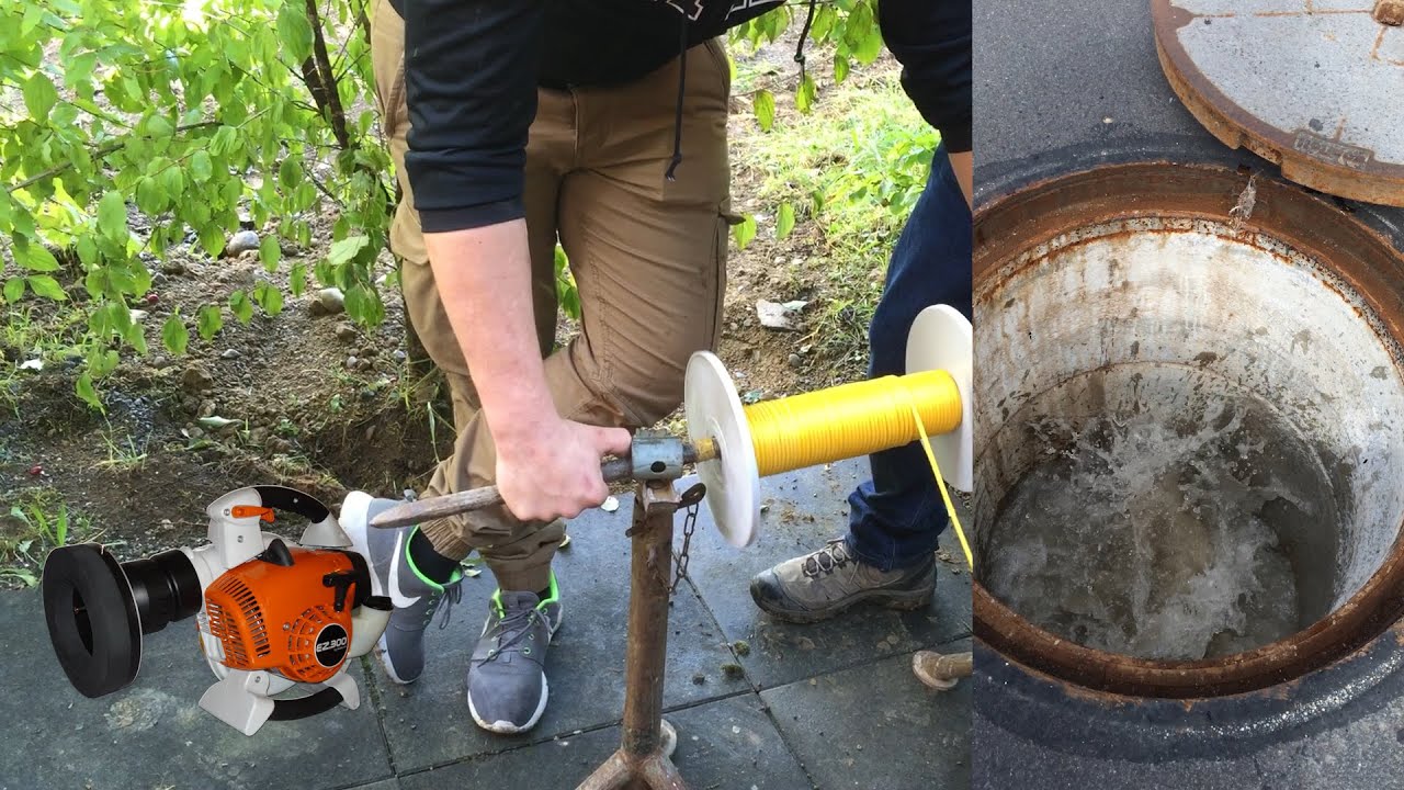 Einblasen der Zugschnur bei Wasser gef&uuml;llten Rohren mit Schnureinzugsger&auml;t / Schnureinblasger&auml;t.