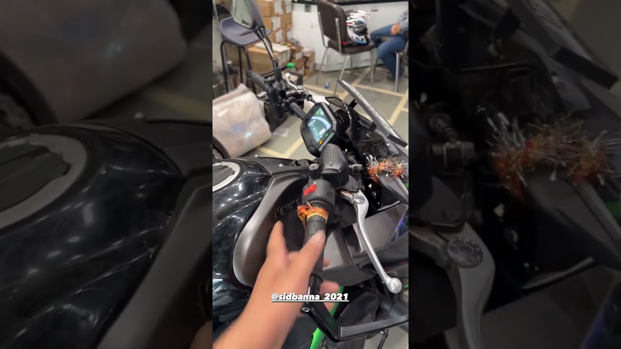 Accessories installed in Kawasaki Z900 