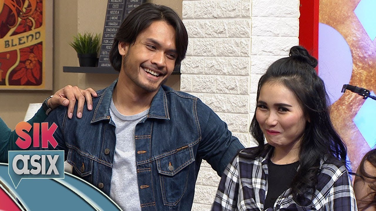 Lucu Nih, Lihat Cowok Ganteng, Ayu Ting Ting Ga Fokus  - Sik Asix (22/12)