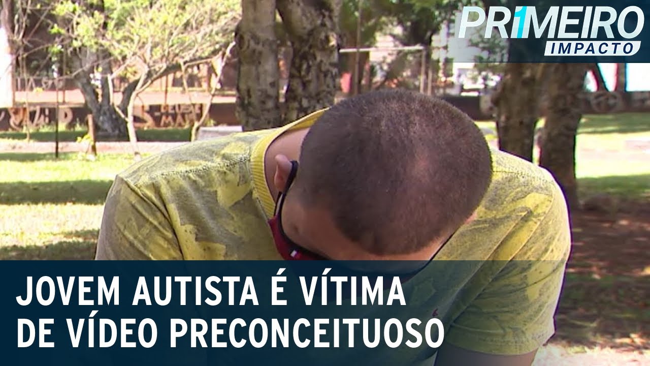 Homem faz vídeo de jovem autista dançando em praça: 