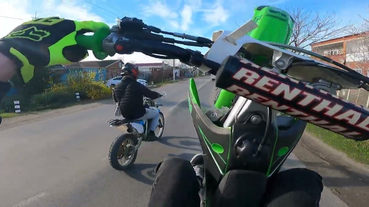 Stunt на Kawasaki kx250f по городу