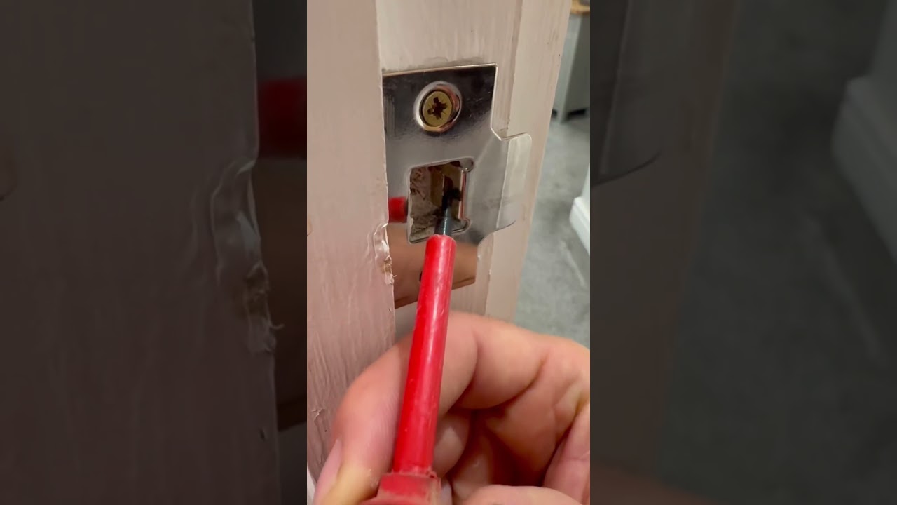 How To Stop Rattling Doors #hacks #lifehacks #diy #homeimprovement