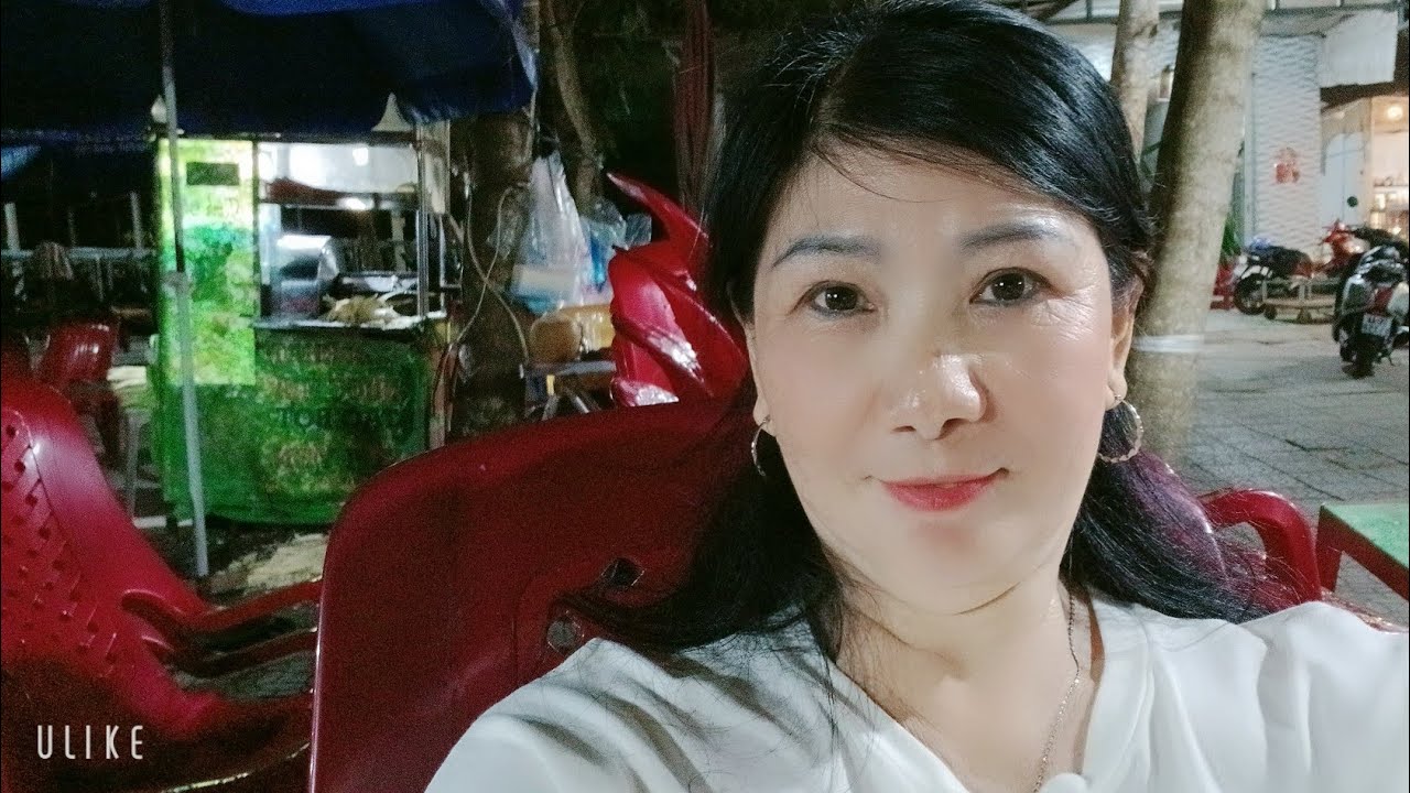 Kim Thoa Rose đang phát trực tiếp! CF lề đường