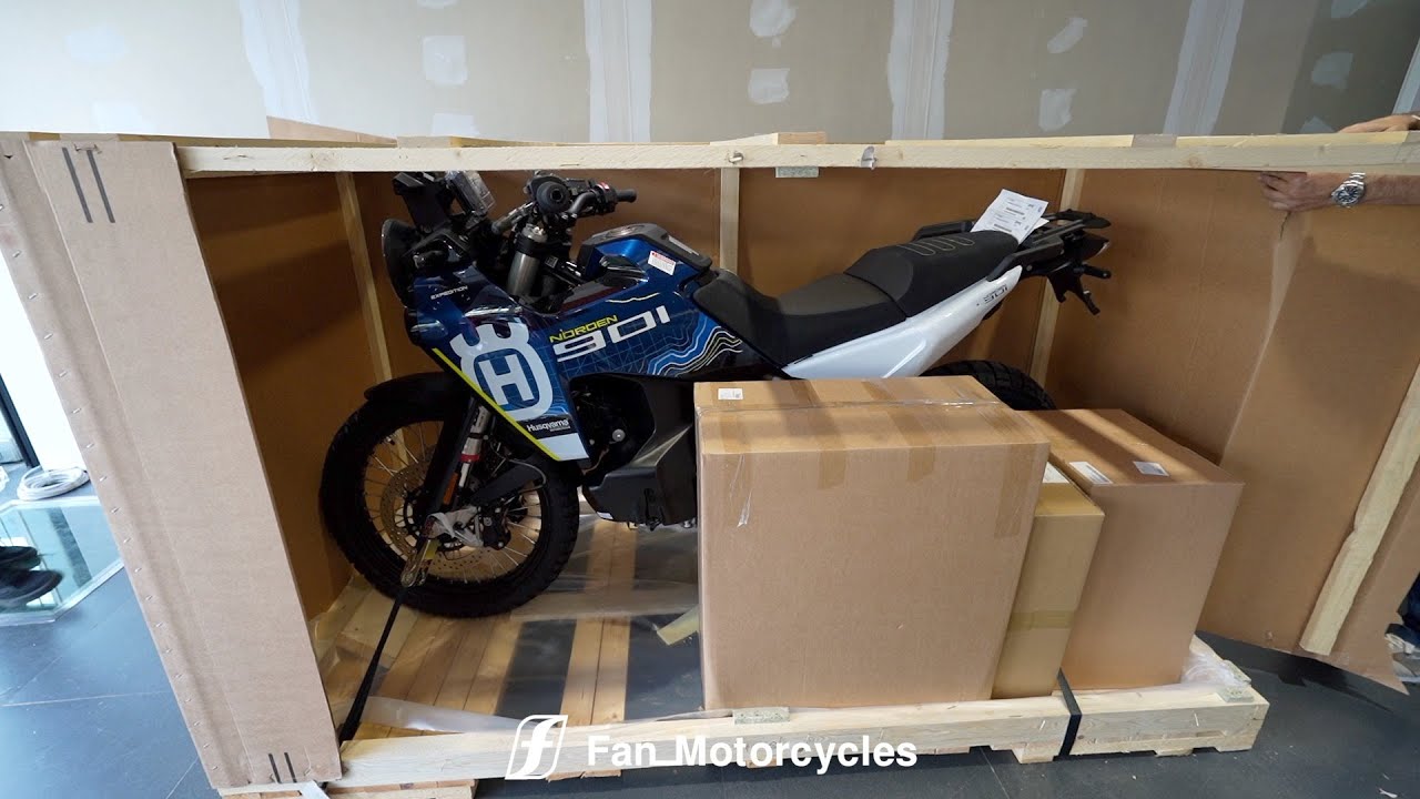 HUSQVARNA NORDEN 901 EXPEDITION 2023 Unboxing by FanMoto