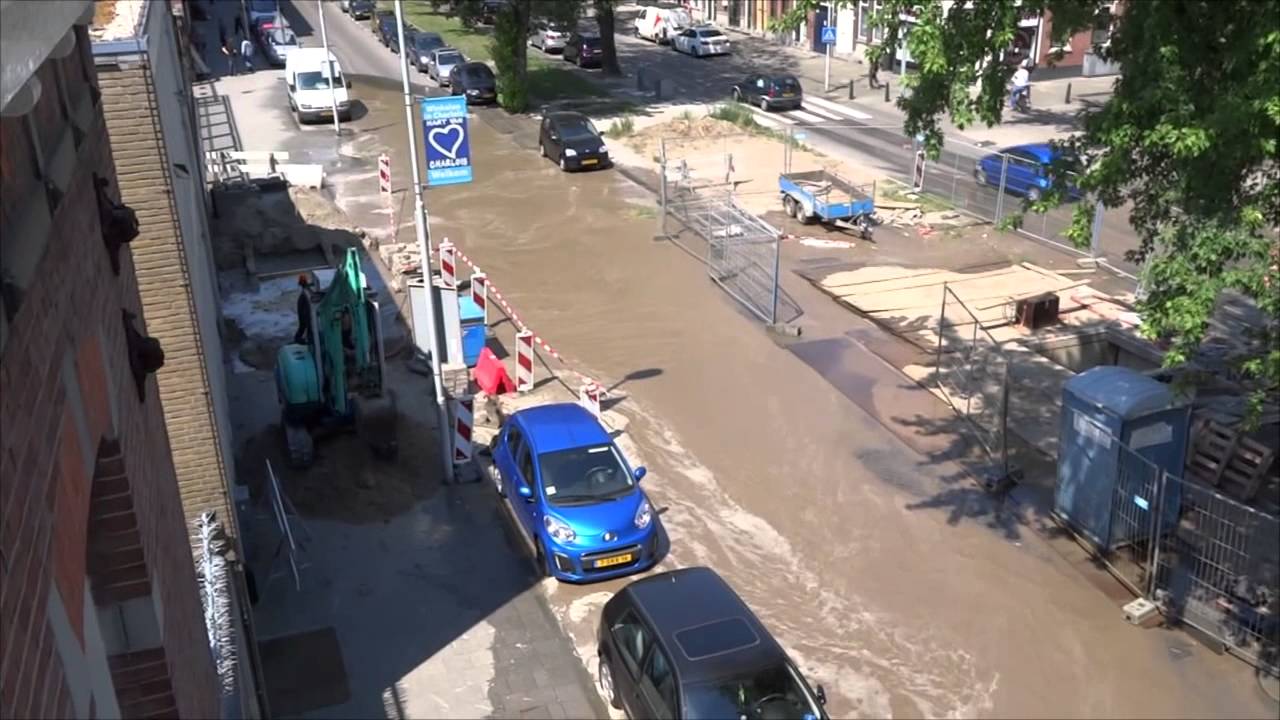 Waterleidingbreuk Wolphaertsbocht Rotterdam Charlois 23-07-2014