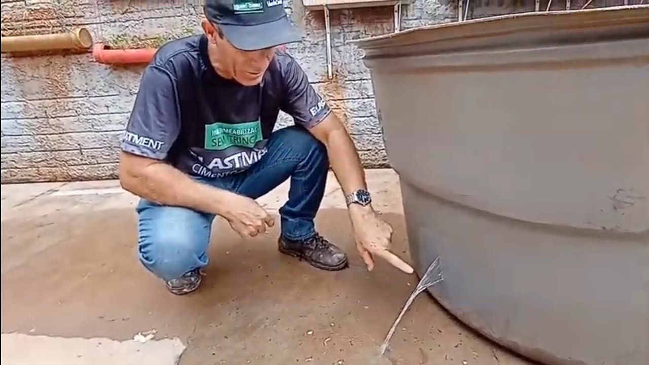 Como remendar caixa dagua furada rapido e facil gastando 4 reais.   e 10 minutos  !