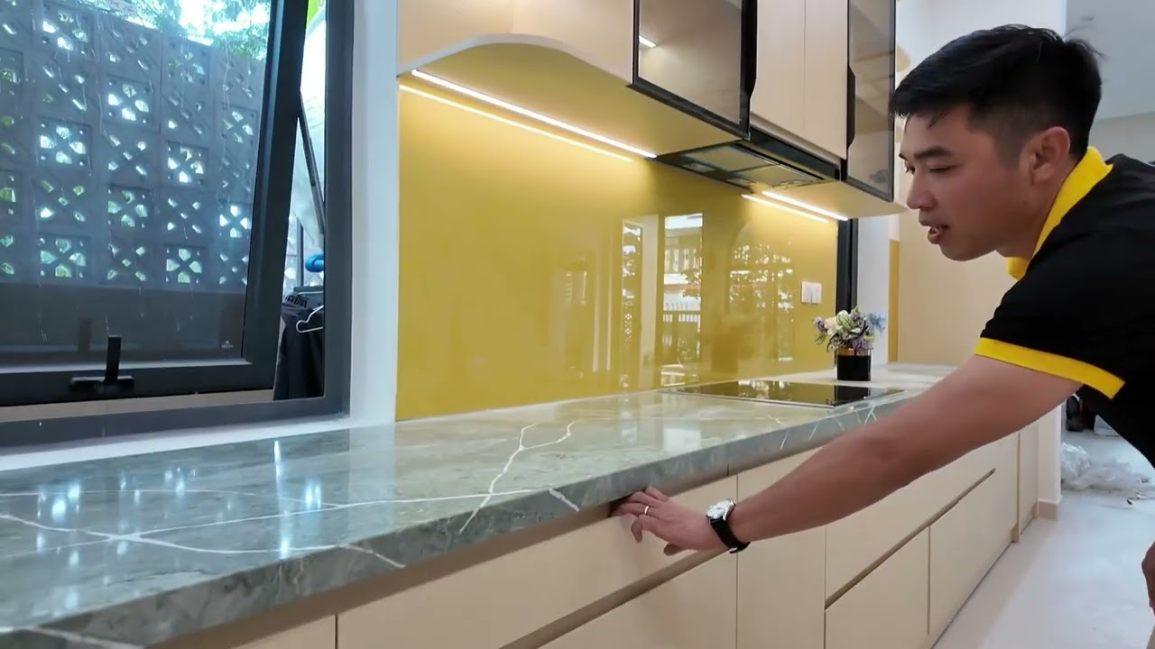 Tủ Bếp Melamine màu Tan An Cường Kết Hợp Đá Vicostone Vitoria Regia cực đẹp cho Villa tại quận 2