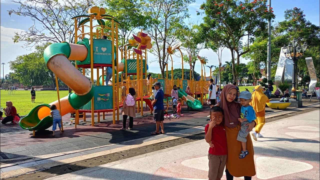 Playground keseruan sikucrit siunyu di alun-alunpurworejo