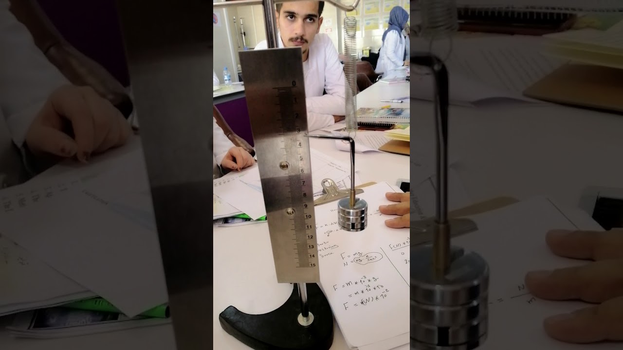 شرح تجربة قانون هوك النسخة الثانية. (Hook's law)... بشكل كامل حتى الرسم البياني... والله ولي التوفيق