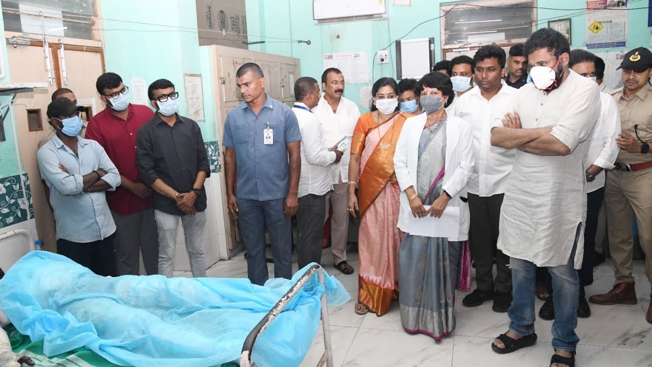 వేట్లపాలెం బాణాసంచా పేలుడు బాధితులను పరామర్శించిన శ్రీ #pawankalyan గారు 