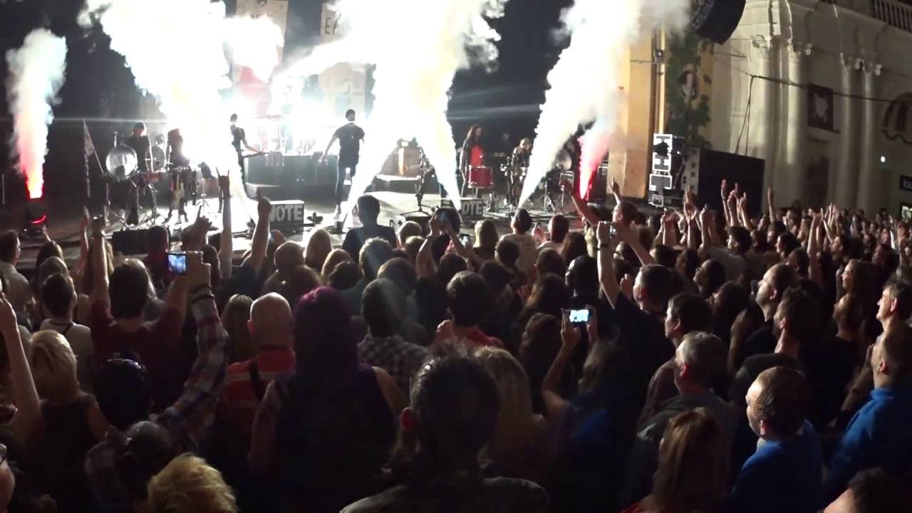 WOTE Walk off the earth Brixton 2016 Red Hands Beard Guy Awesome!