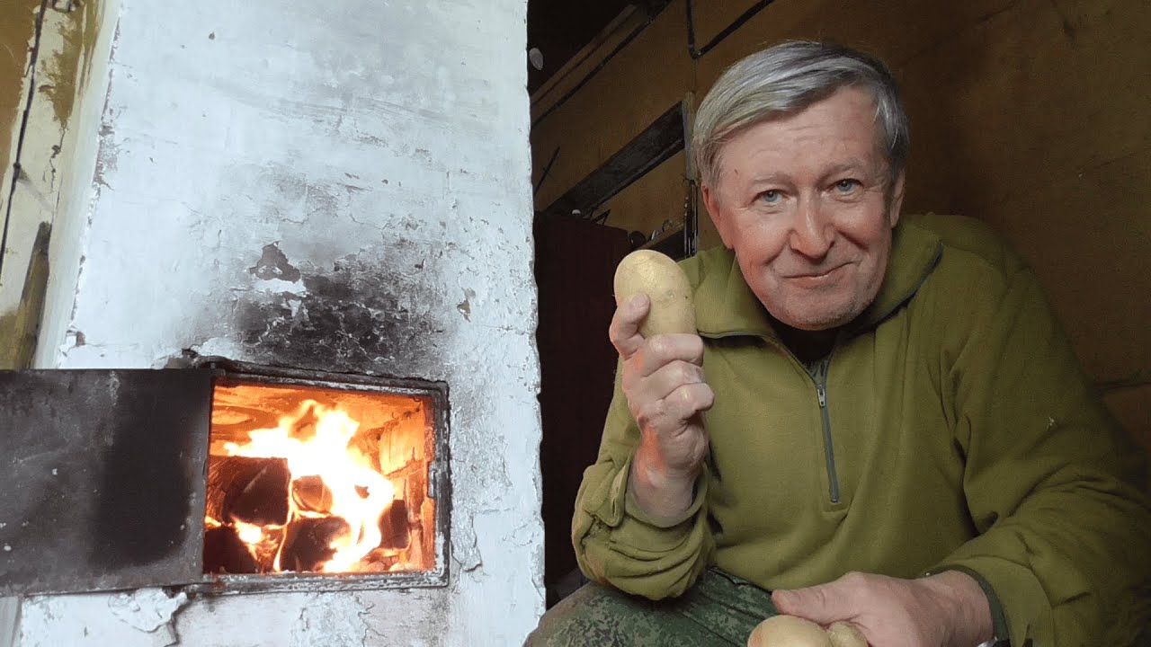 Дача. Учимся топить печку. Готовим окорочка и запекаем картошку.
