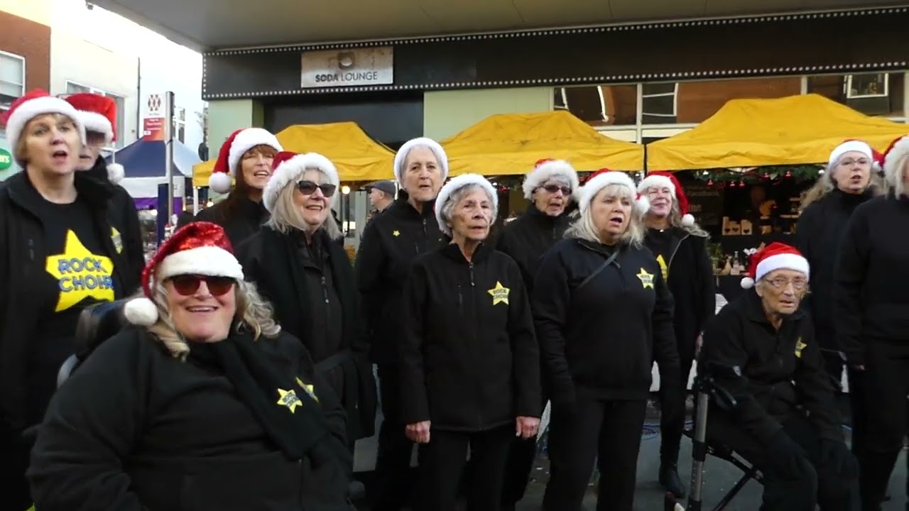 Rock Choir sing Merry Christmas Everyone at Stourbridge Christmas Lights Switch On (25/11/23)