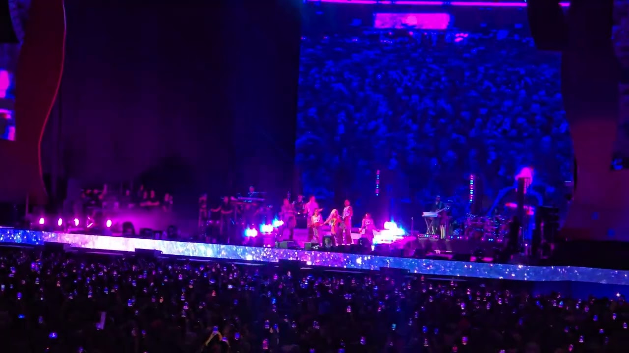 CHRISTINA AGUILERA - Candyman - CarnaUOL 2025 - São Paulo - Brazil (08/02/2025)