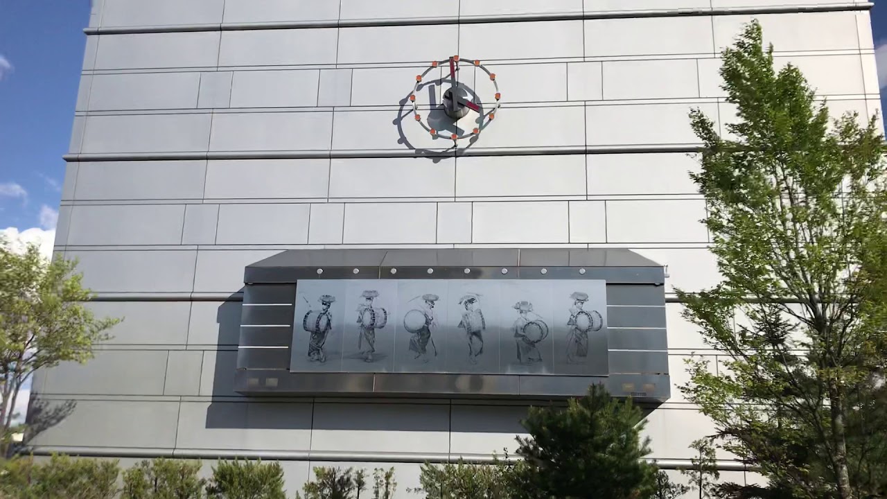 マリオス立体駐車場 からくり時計「子供さんさ踊り」