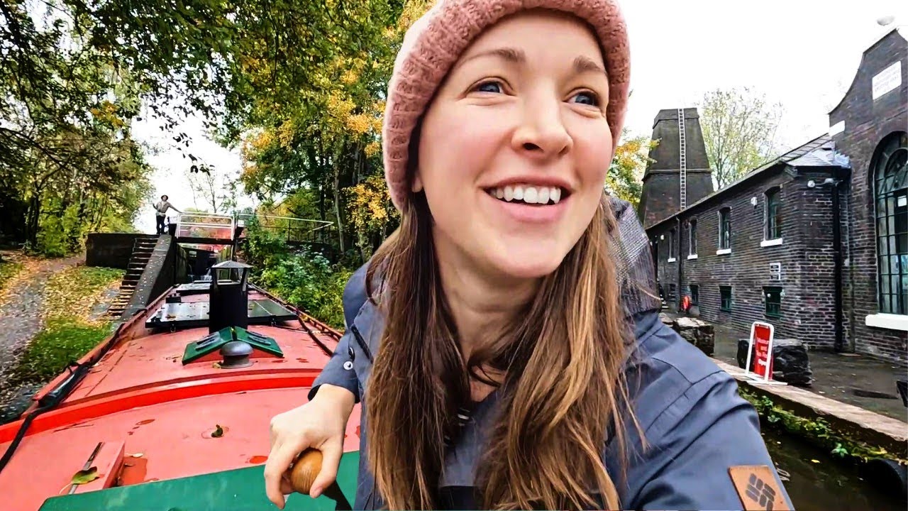 Narrowboating through industrial Stoke - DEEP locks and OLD factories