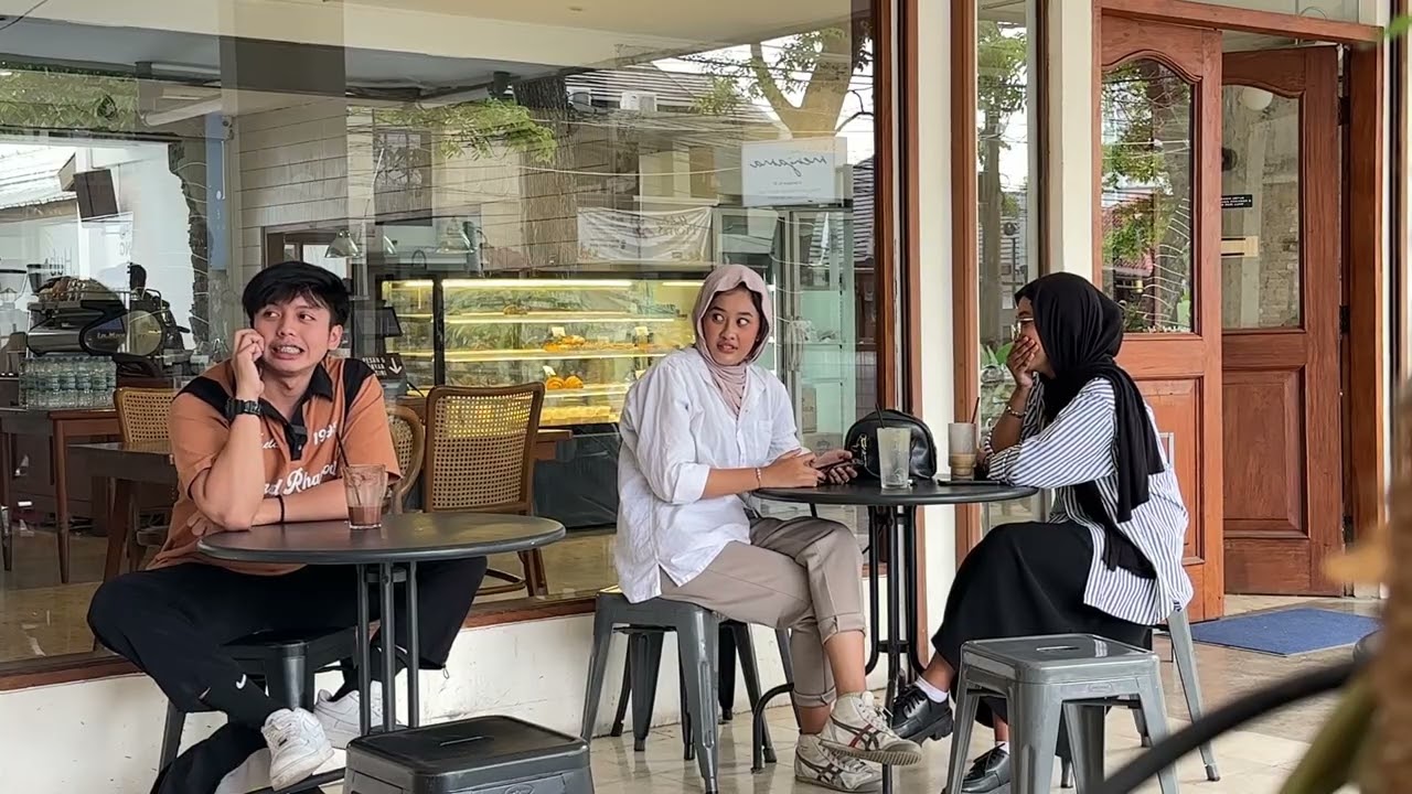 KENA TAMPOL!!!SELINGKUJ DEPAN CEWE HIJAB