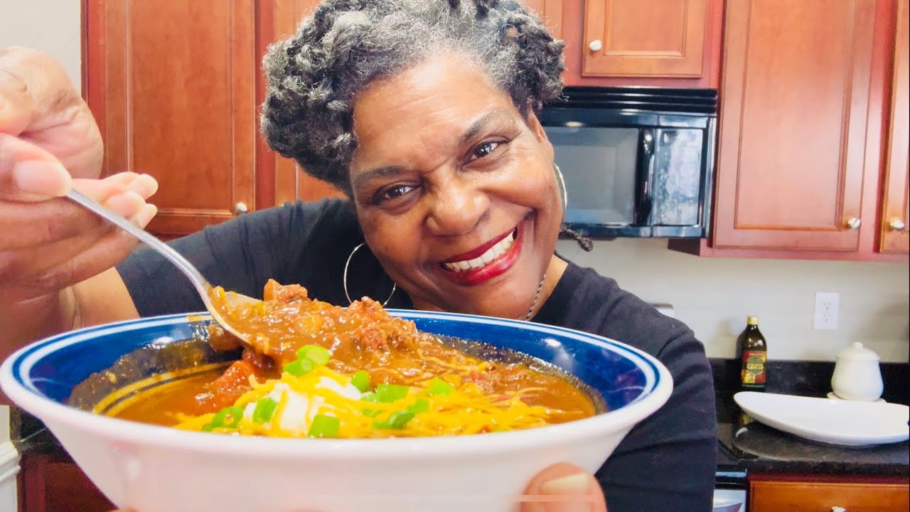 Quick and Easy Chili! How to Make Homemade Beef Chili (2 ingredients that you MUST include)