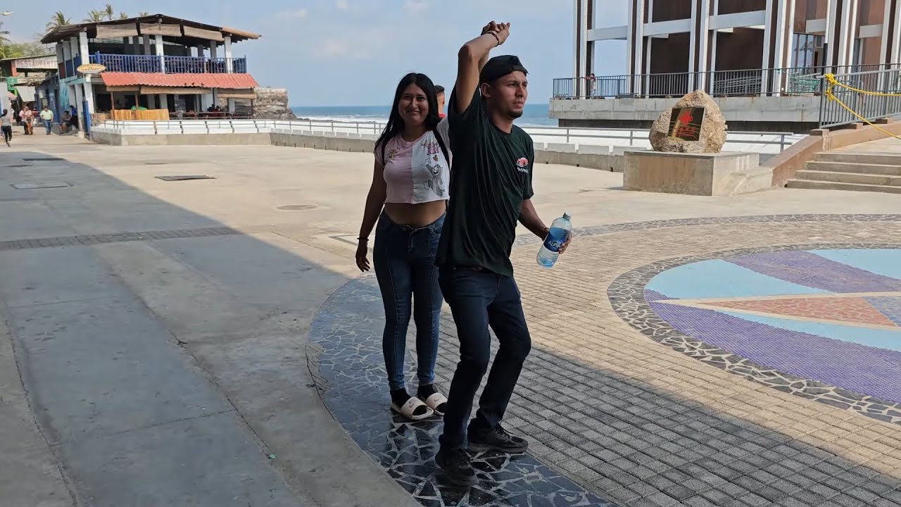 Nos encontramos en el malecón la libertad😍Y nos motivo a bailar.
