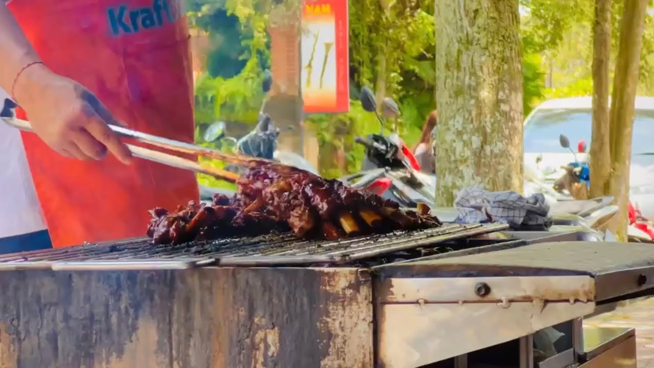 AMAZING STREET FOOD IN BALI - BBQ PORK AND FRIED WOKS
