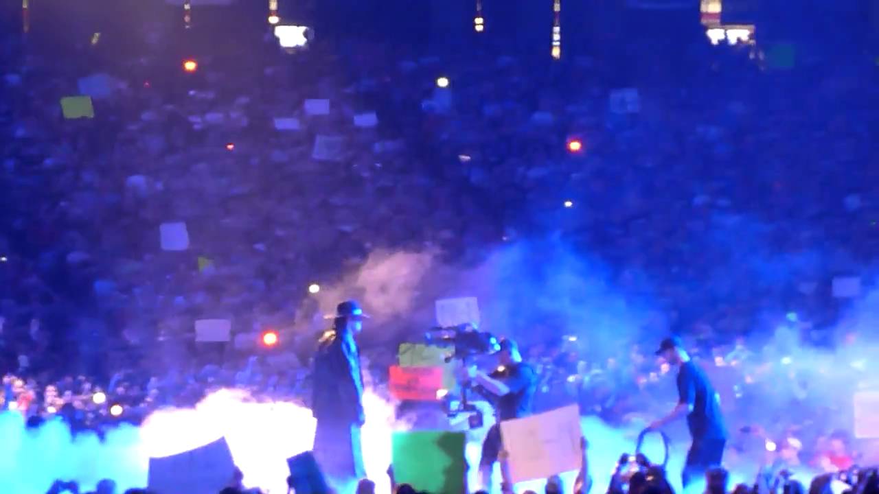 Wrestlemania 27 Undertaker's Entrance!