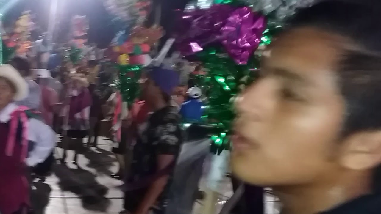 pastoras de tauripampa bailando al compas de la orquesta social san joaquin