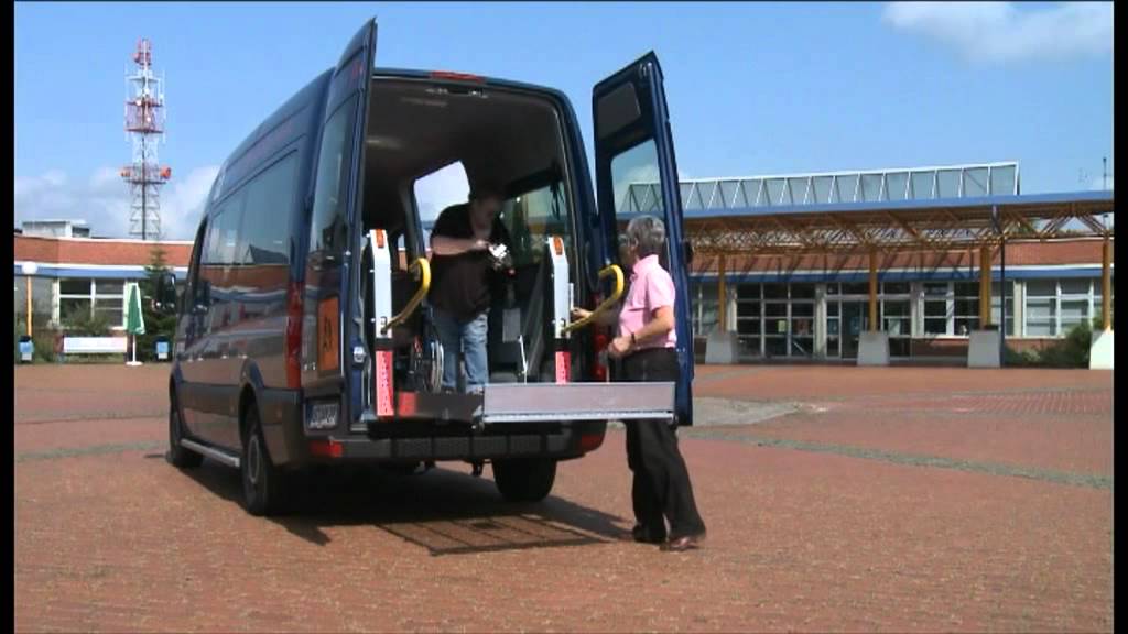Mobilit&auml;t: Rollst&uuml;hle in Kraftfahrzeuge heben - mit dem Linearlift