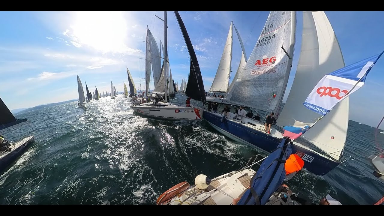 Barcolana 54 - 2022 - scambi di opinioni in boa