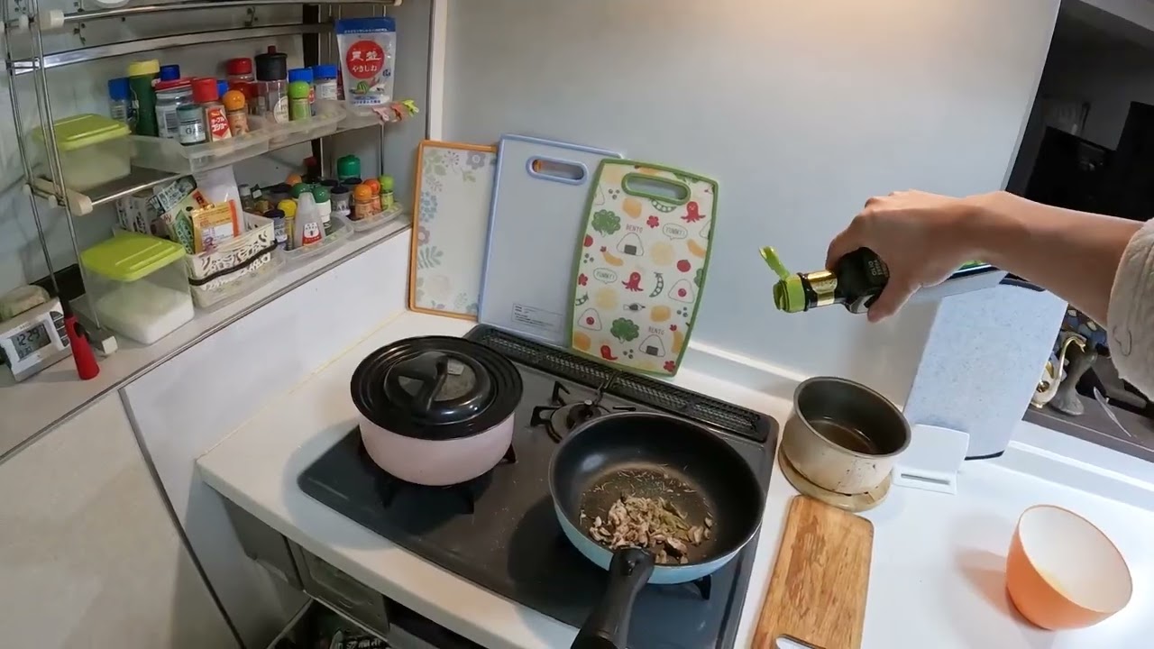 ゴムボートで釣ってきた魚で出汁パスタ作るから領民の皆様はお城の前に集まって下さいませ！