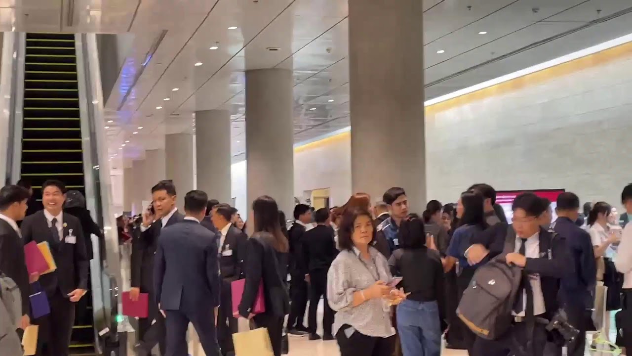 LIVE: ’อนุทิน‘ ให้สัมภาษณ์หลัง นำทีม สส.ภูมิใจไทย รายงานตัวต่อเลขาธิการสภาฯ