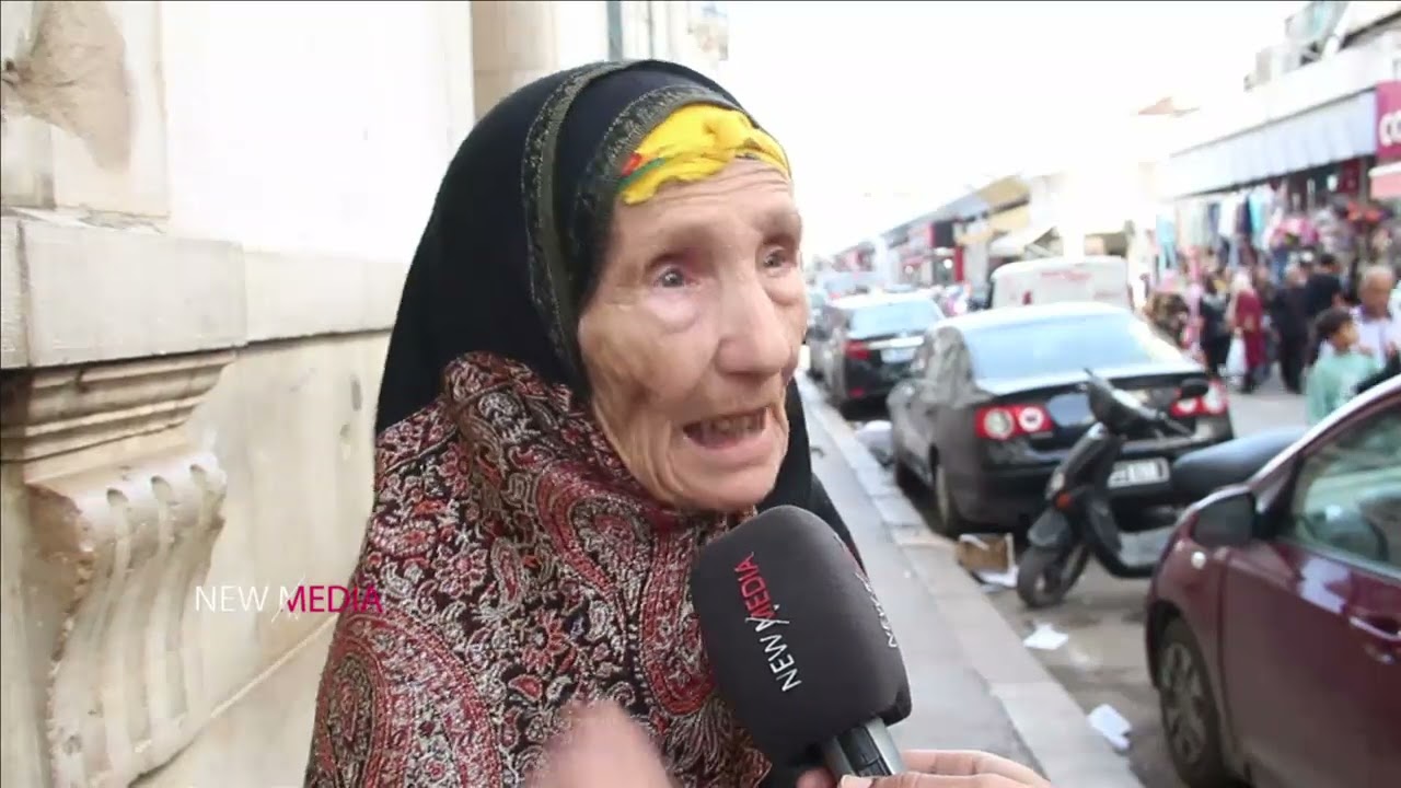 في عمر ال82 ..  تحكي على تاريخ تونس العاصمة .. تنتقد بنات ولباسهم العاري 