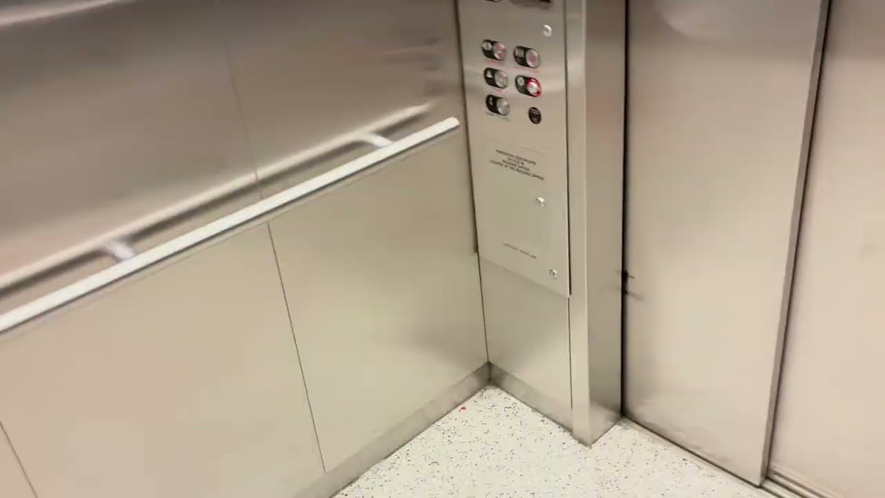 MK/Excel Hydraulic Express Elevator #30 at Newark Liberty Int’l Airport Terminal C - Newark NJ