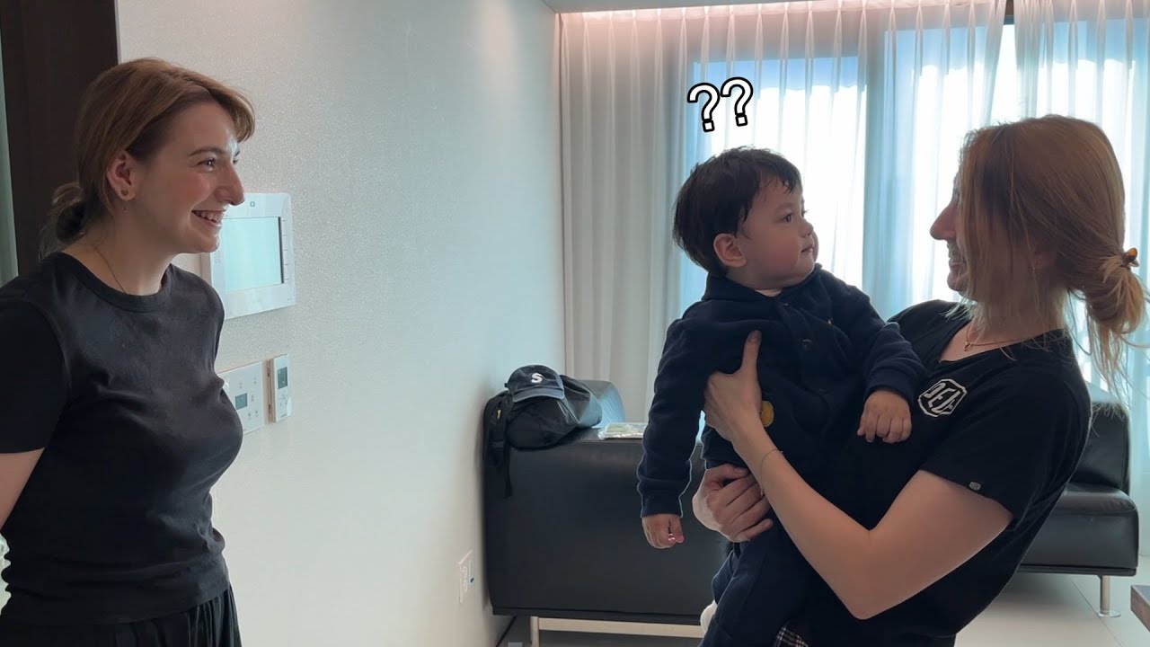 태어나서 쌍둥이 이모를 처음 본 아기의 반응?