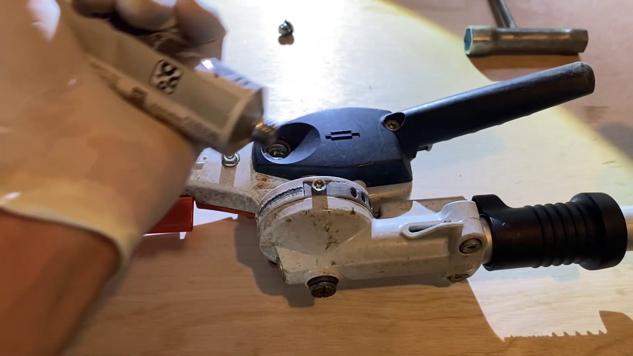 How To Grease A Hedge Trimmer Stihl HL 94