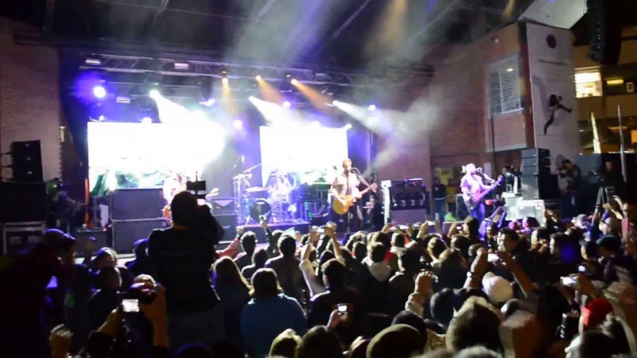 Molotov - gimme the power (EN VIVO) Bogotá 2013